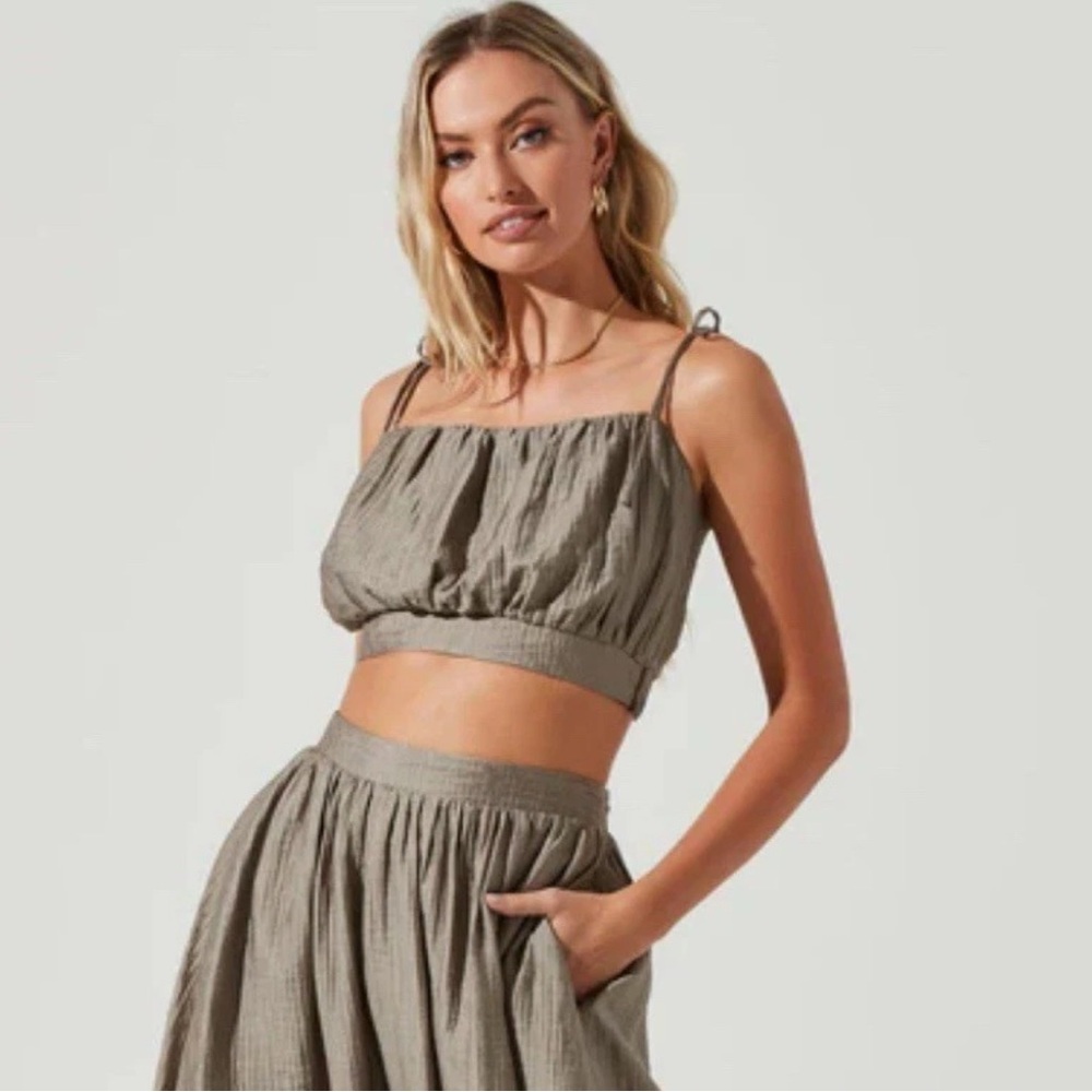 ASTR The Label Terra Bella Crop Top Mushroom